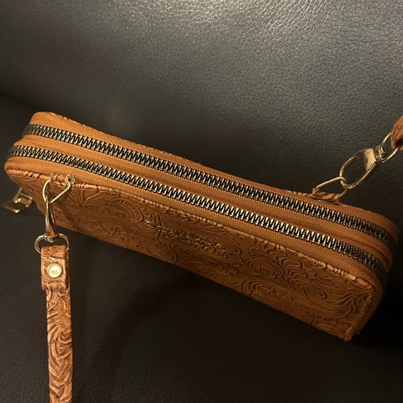 Darcy Marks Crossbody Wallet Purse - Picture 3 of 7